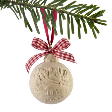 Christmas ornament in swiss pine with mountain hut P9805Z (2,76", natural)