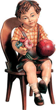 Bambino seduto con pallone e fiori su sedia K01017s (12 cm, colore)