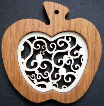 Apple with ornament 508616-007-5 (2,76", natural)